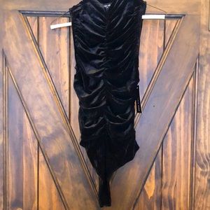 NWT LIZ&SARA VELVET BODYSUIT